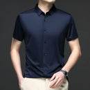 Camisa masculina de manga curta, lisa, para uso casual nos negócios, ideal para o verão. Confortável e versátil, não precisa passar.