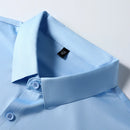 Camisa masculina de manga curta, lisa, para uso casual nos negócios, ideal para o verão. Confortável e versátil, não precisa passar.