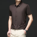 Camisa masculina de manga curta, lisa, para uso casual nos negócios, ideal para o verão. Confortável e versátil, não precisa passar.