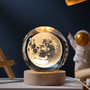 Luminária de mesa de cabeceira exclusiva em formato de bola de cristal 3D, com LED, que brilha no escuro, representando a galáxia, Saturno, planetas e Lua. Ideal para presente de aniversário infantil. 5 cm