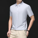 Camisa masculina de manga curta, lisa, para uso casual nos negócios, ideal para o verão. Confortável e versátil, não precisa passar.