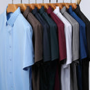 Camisa masculina de manga curta, lisa, para uso casual nos negócios, ideal para o verão. Confortável e versátil, não precisa passar.