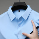 Camisa masculina de manga curta, lisa, para uso casual nos negócios, ideal para o verão. Confortável e versátil, não precisa passar.