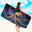 Toalha de praia grande com estampa de capivara, golfinho, polvo e outros (1 unidade). Secagem rápida e absorção de água. Ideal para natação, férias e camping.